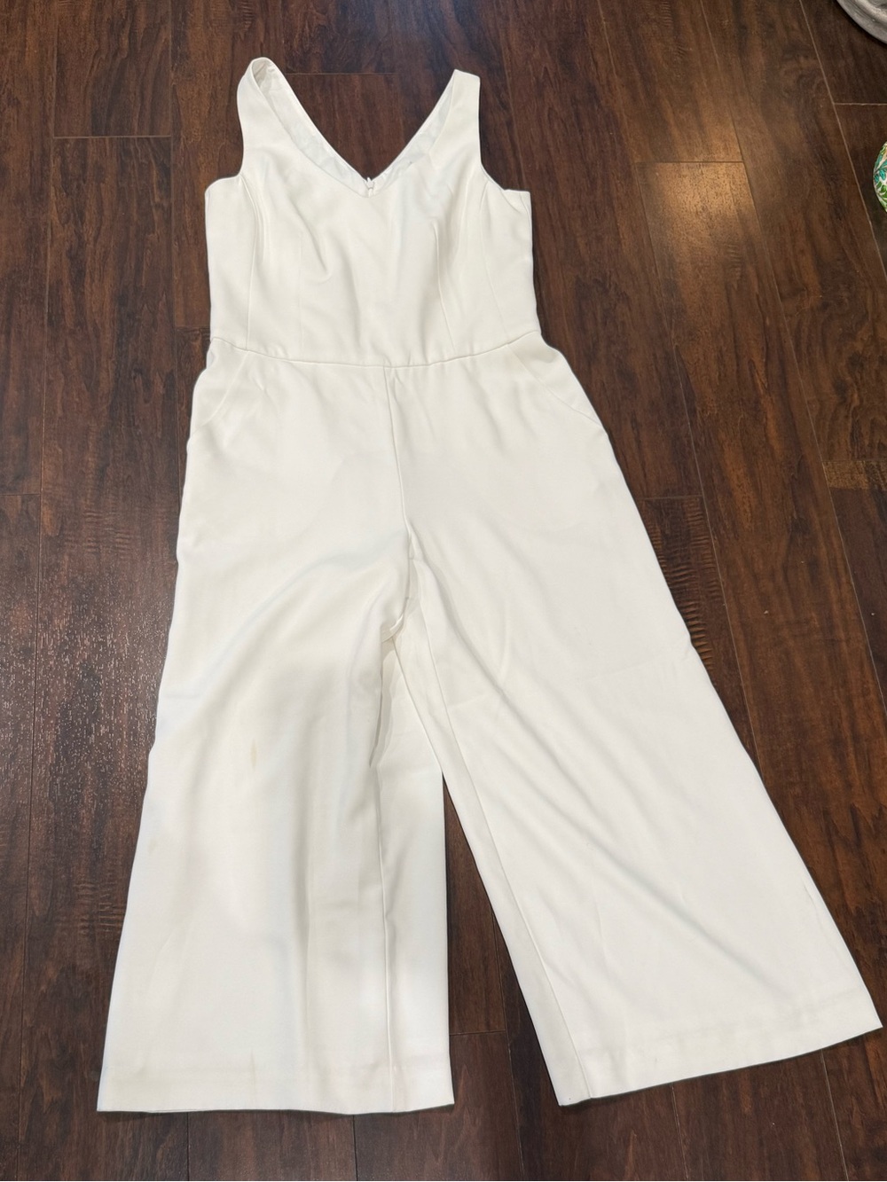 Tina Turk Classic White V-Neck Wide-Leg Jumpsuit 4